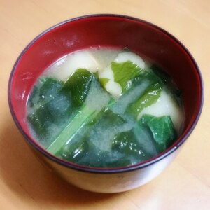 小松菜と焼き麩わかめの味噌汁